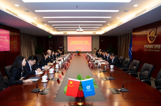 华体会在线党委召开理论学习中心组（扩大）学习会议